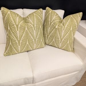 Leaf Pattern Throw Pillows - Green